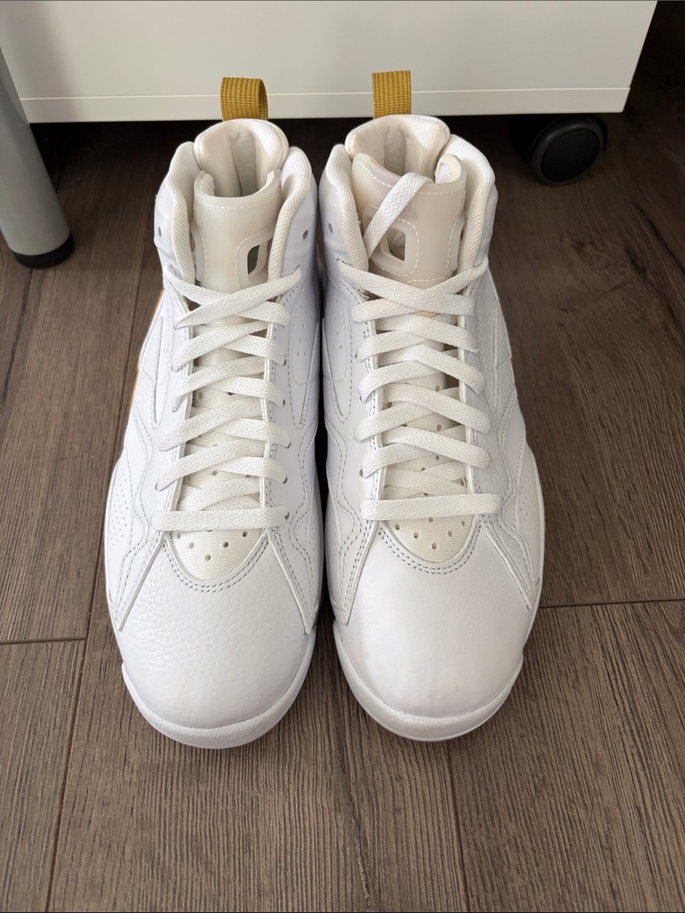 NEW Jordan MVP High-Top Sneakers - White & Gold. Women’s size 9.5 Men’s 8 - Picture 4 of 6